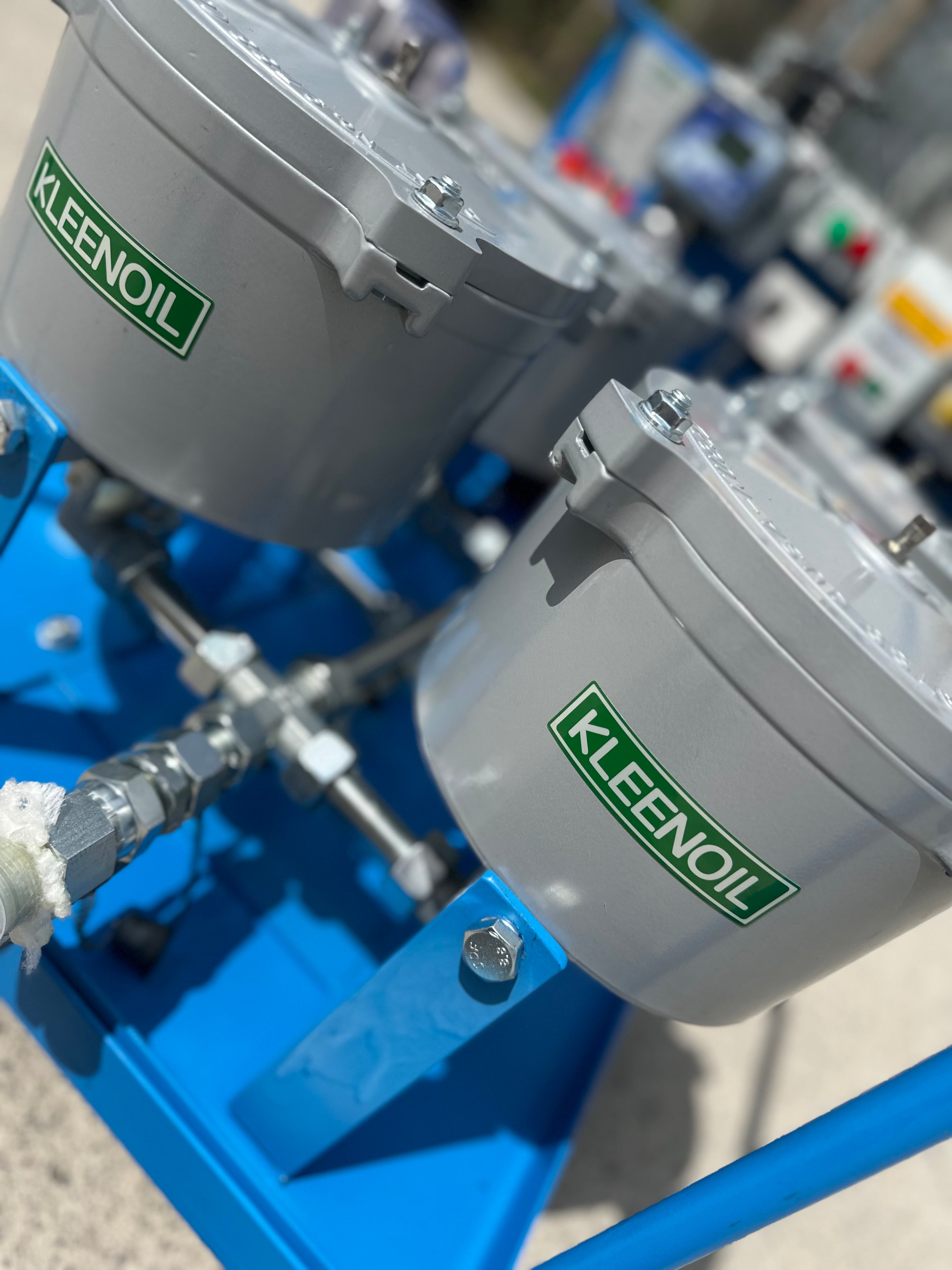 Kleenoil By-pass Filtration System MS4 - C/W M10 Micromag Oil purification cart.
